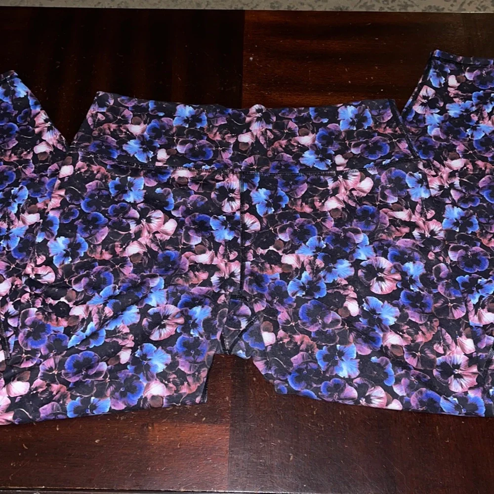 Fabletics bundle - Picture 3 of 7